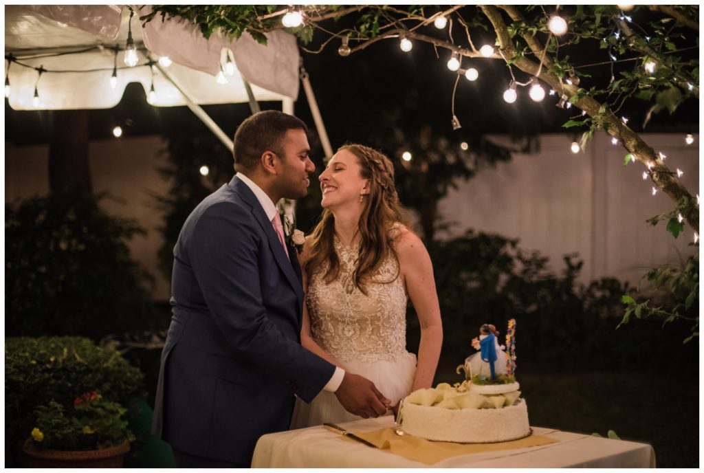 cake cutting ideas for backyard wedding